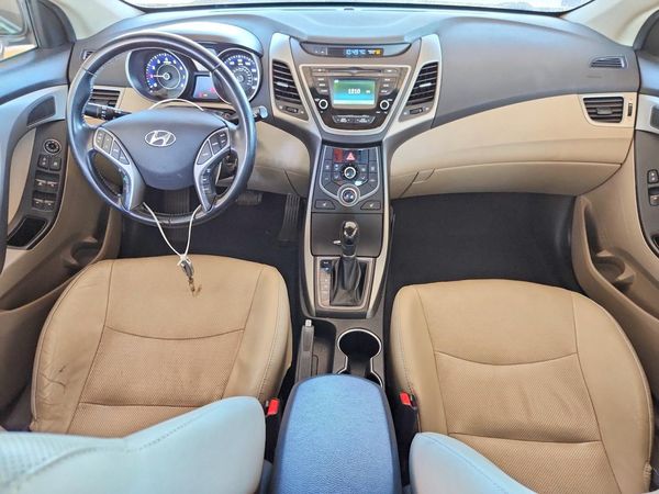 2015 HYUNDAI ELANTRA GLS(Middle)