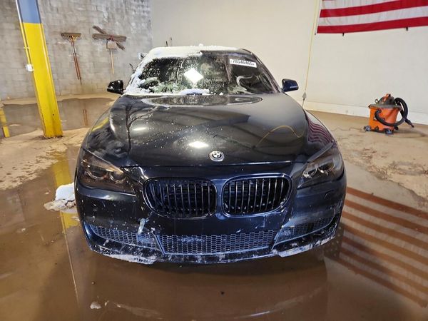 2013 BMW 750