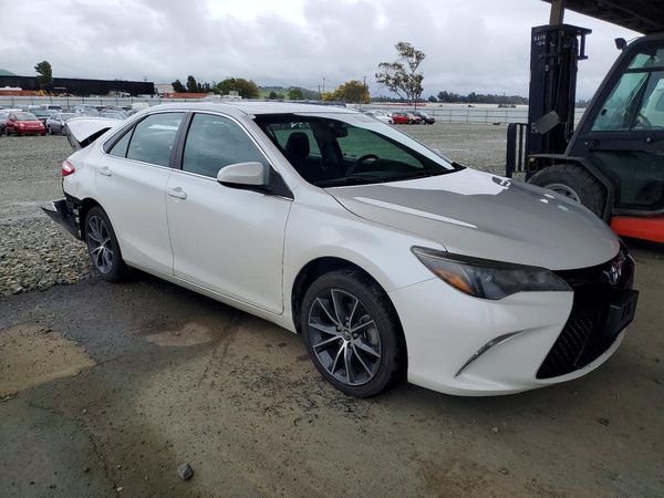 2017 TOYOTA CAMRY XLE/XSE — Passenger 3/4