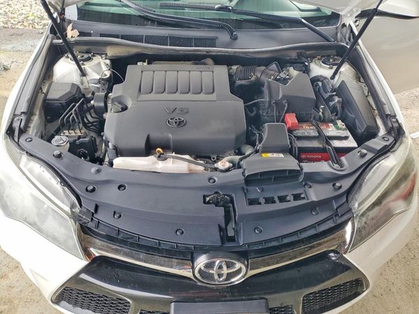 2017 TOYOTA CAMRY XLE/XSE — Engine bay