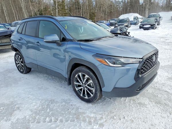 2024 TOYOTA COROLLA CROSS LE