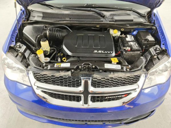 2018 DODGE GRAND CARAVAN SXT — Engine bay