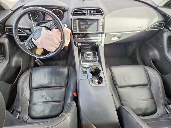 2017 JAGUAR F-PACE Prestige
