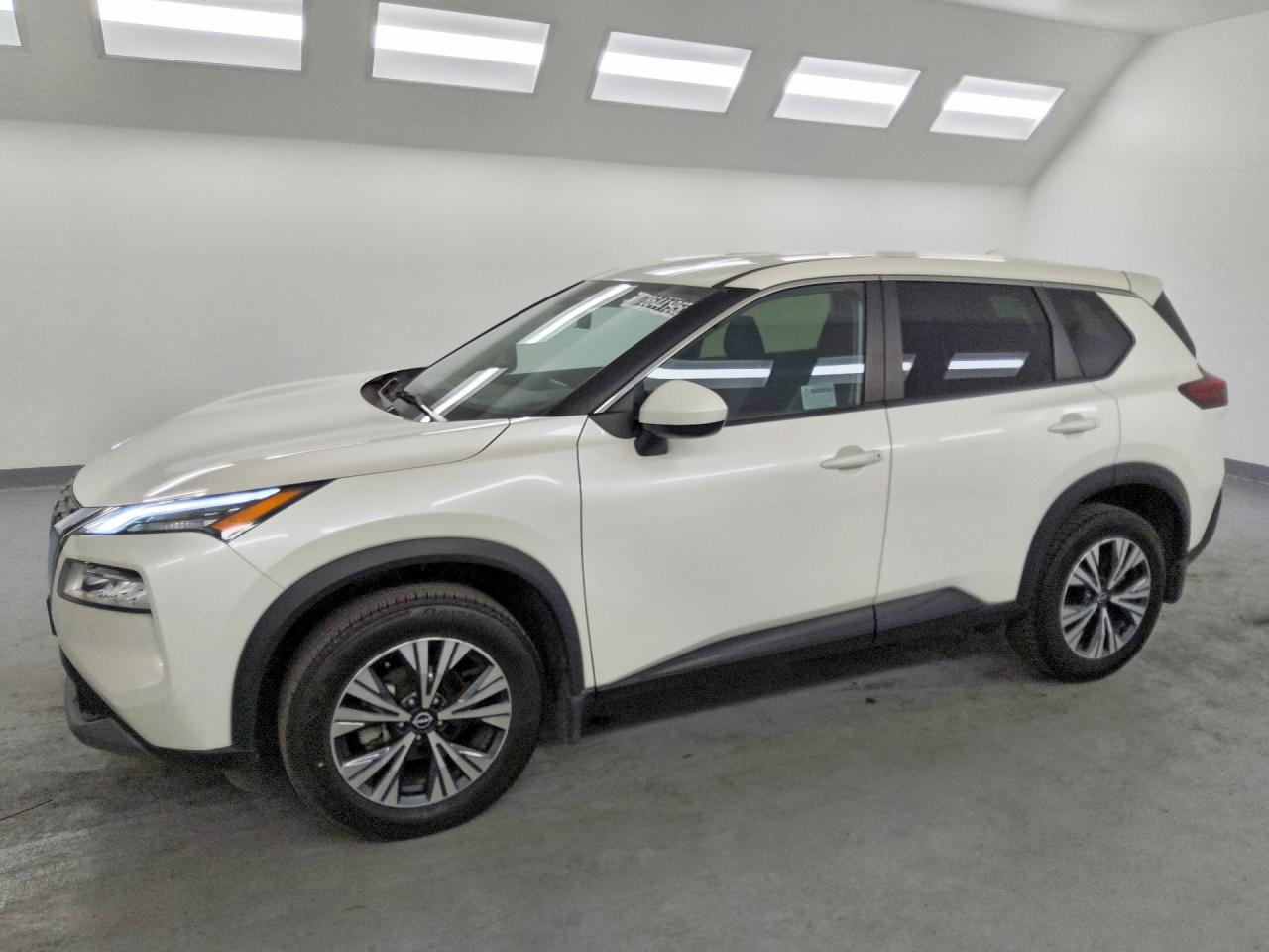 2023 NISSAN ROGUE SV — Front 3/4