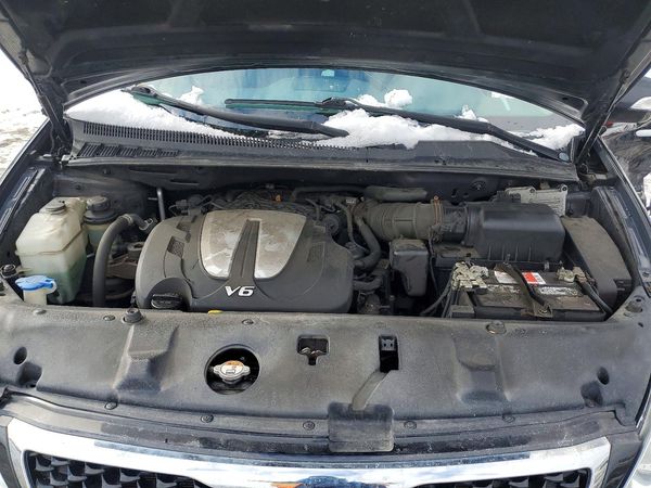 2014 KIA SEDONA GLS — Engine bay