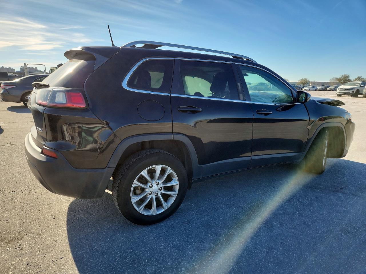 2019 JEEP CHEROKEE LATITUDE FWD