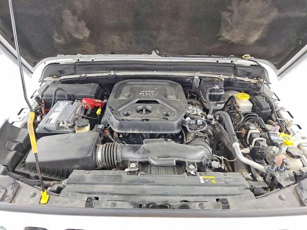 2018 JEEP WRANGLER UNLIMITED Unlimited Rubicon — Engine bay