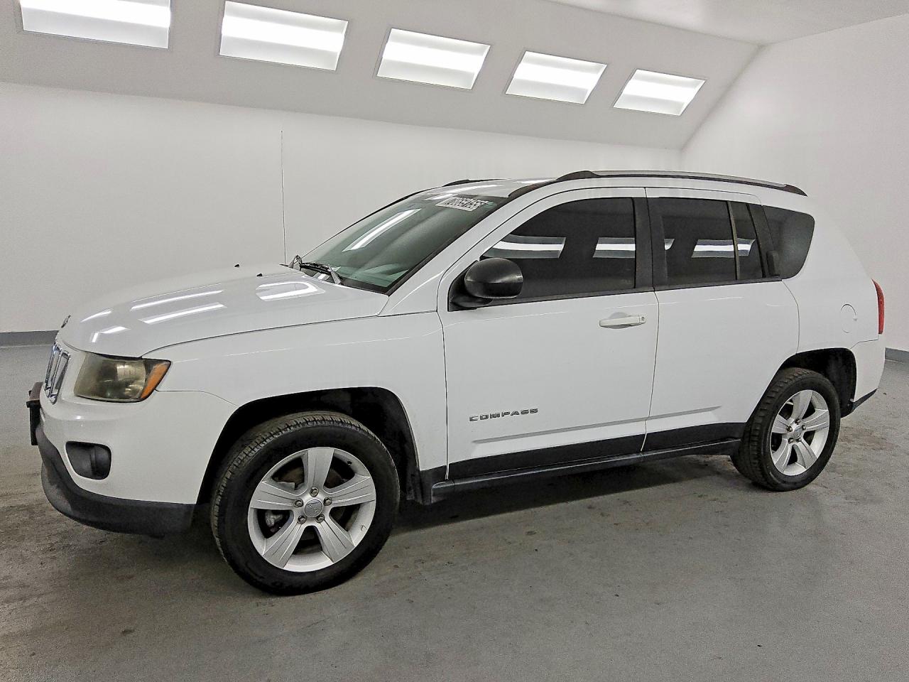 2016 JEEP COMPASS Sport — Front 3/4