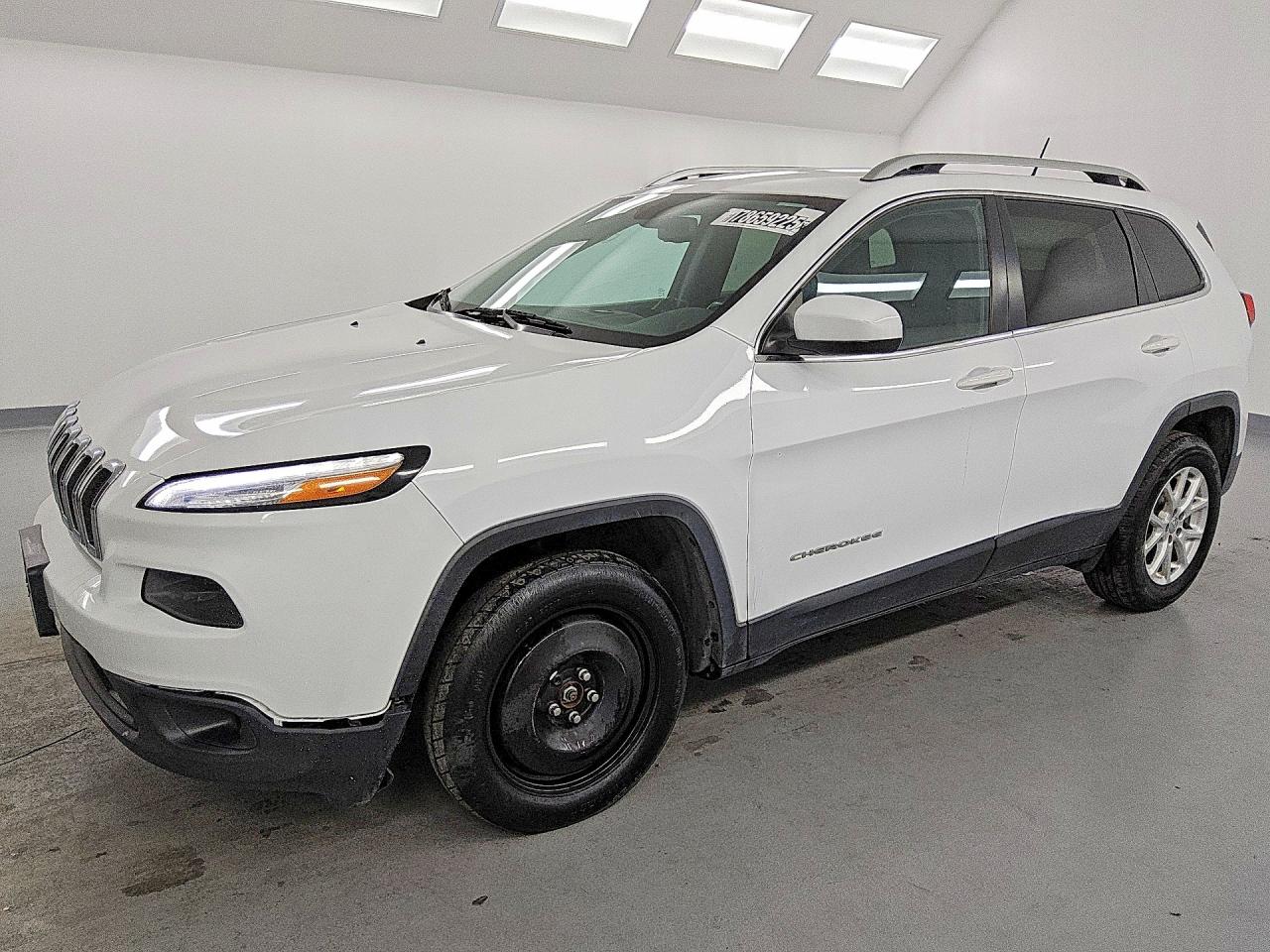 2018 JEEP CHEROKEE — Front 3/4