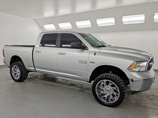 2019 RAM 1500 CLASSIC SLT