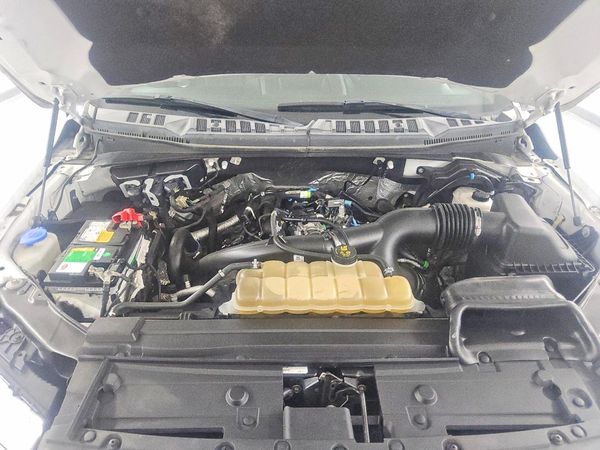 2019 FORD F150 — Engine bay