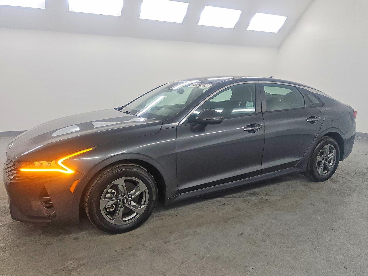 2022 KIA K5 LXS — Front 3/4
