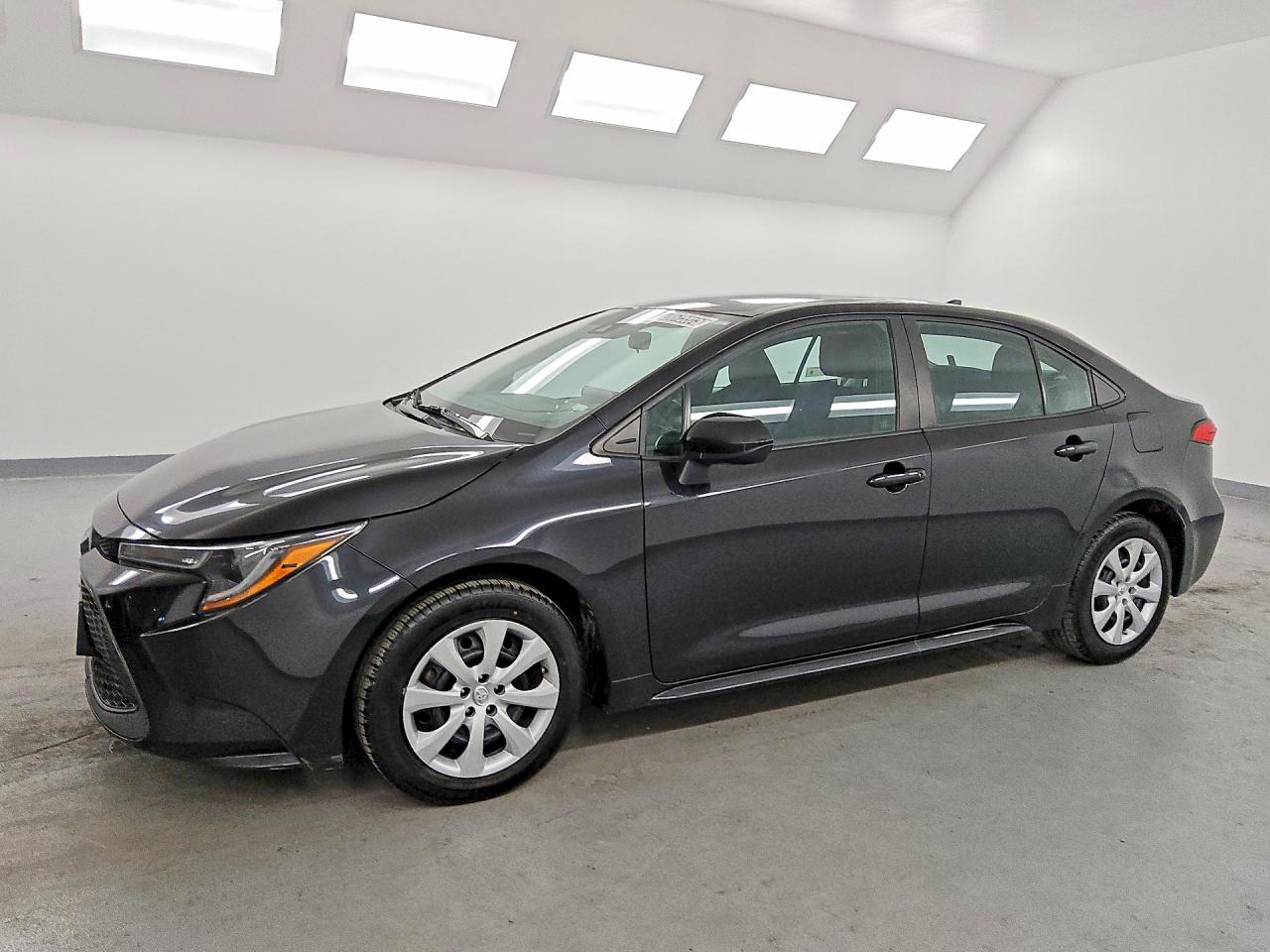 2021 TOYOTA COROLLA LE — Front 3/4