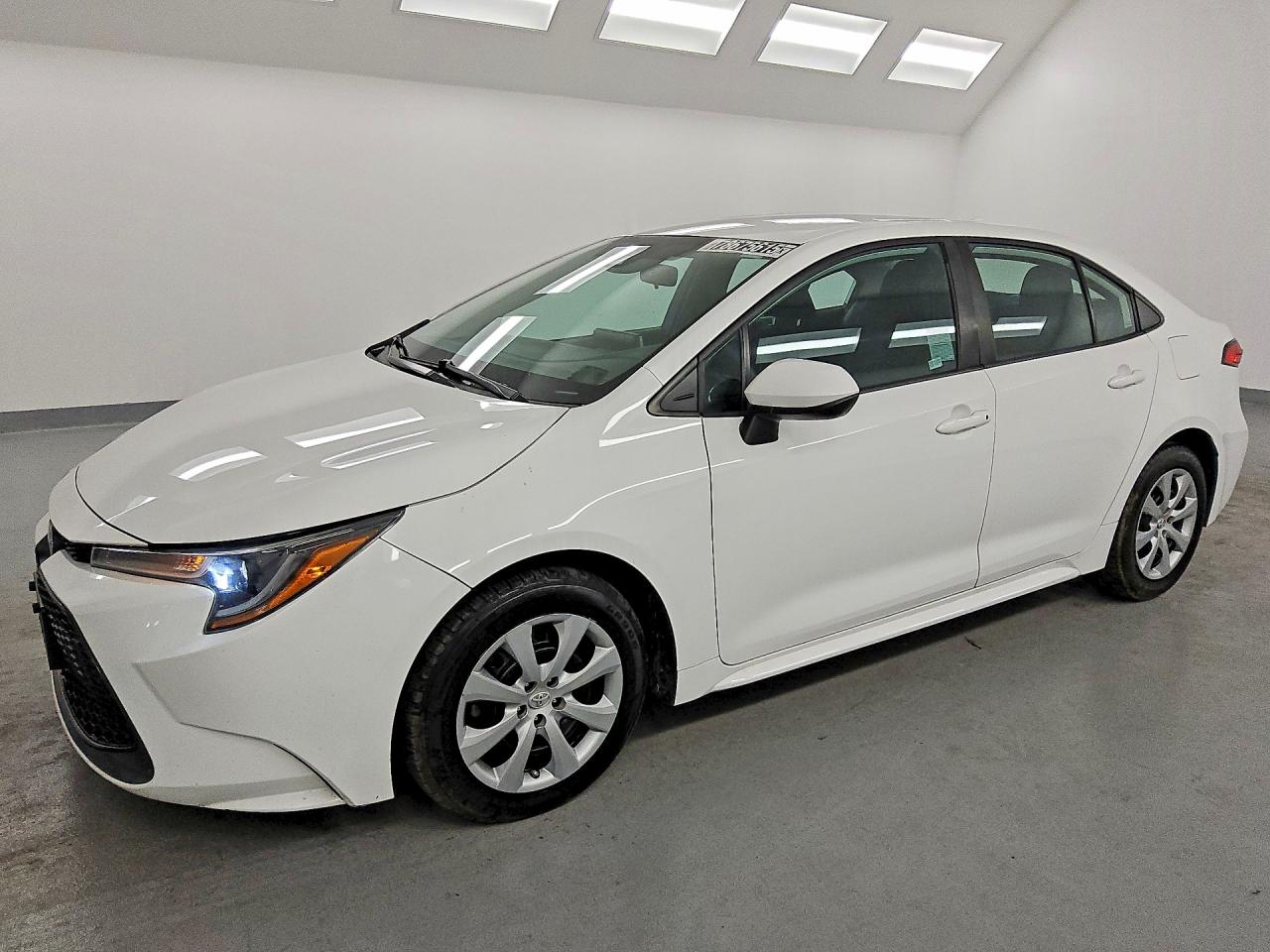 2021 TOYOTA COROLLA LE — Front 3/4