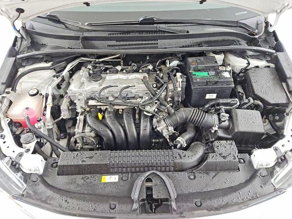 2021 TOYOTA COROLLA LE — Engine bay