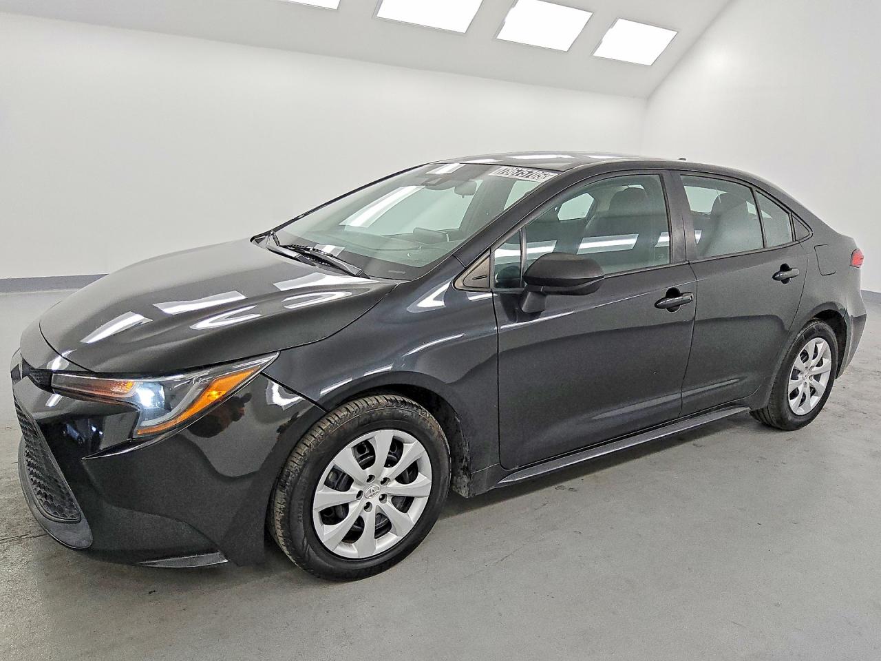 2021 TOYOTA COROLLA LE — Front 3/4