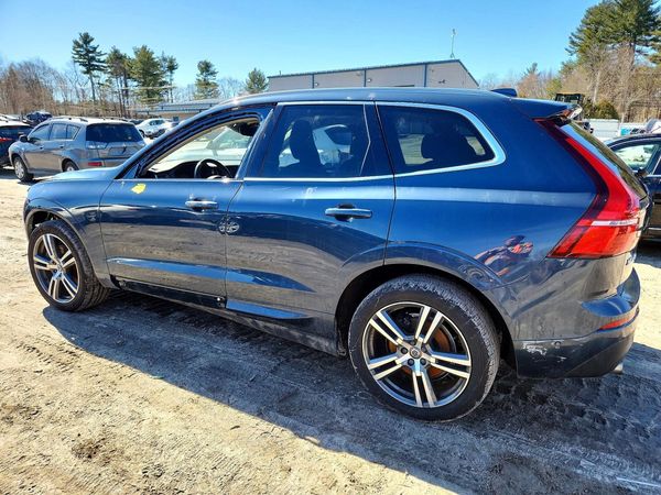 2019 VOLVO XC60 Momentum