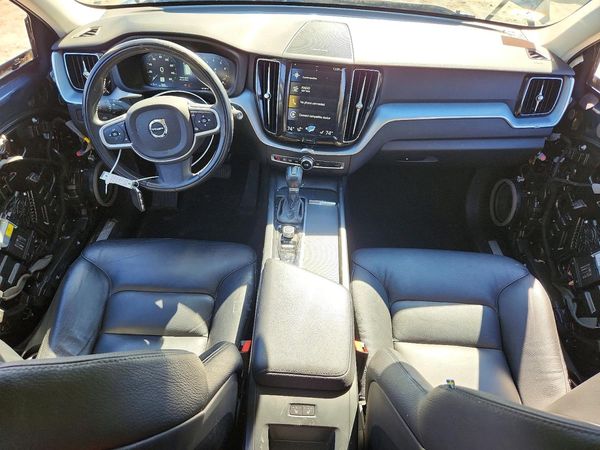 2019 VOLVO XC60 Momentum