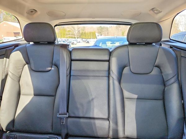 2019 VOLVO XC60 Momentum
