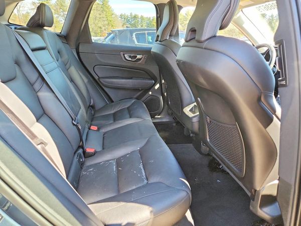 2019 VOLVO XC60 Momentum
