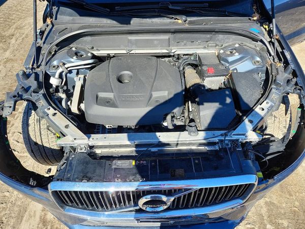 2019 VOLVO XC60 Momentum