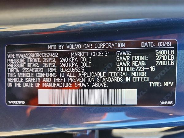 2019 VOLVO XC60 Momentum