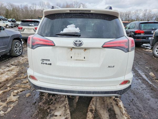 2016 TOYOTA RAV4 Adventure/XLE