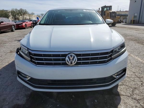 2017 VOLKSWAGEN PASSAT SE