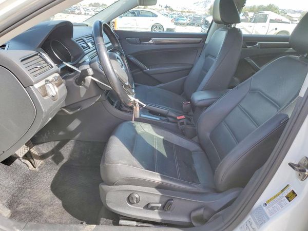 2017 VOLKSWAGEN PASSAT SE