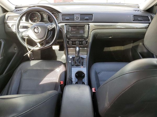 2017 VOLKSWAGEN PASSAT SE