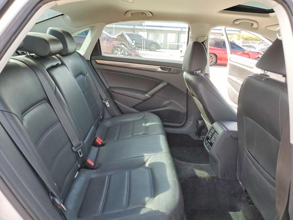 2017 VOLKSWAGEN PASSAT SE