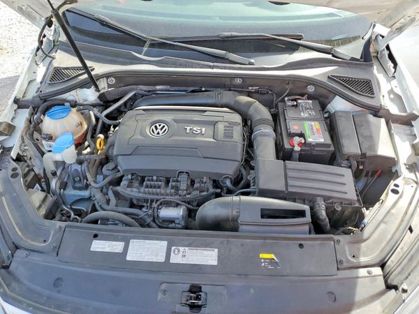2017 VOLKSWAGEN PASSAT SE