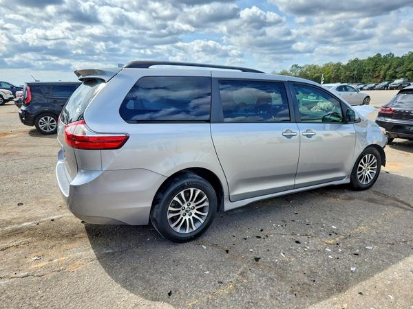 2018 TOYOTA SIENNA