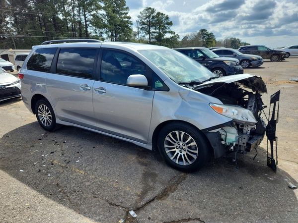 2018 TOYOTA SIENNA