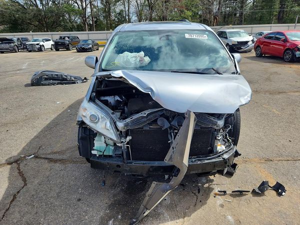 2018 TOYOTA SIENNA