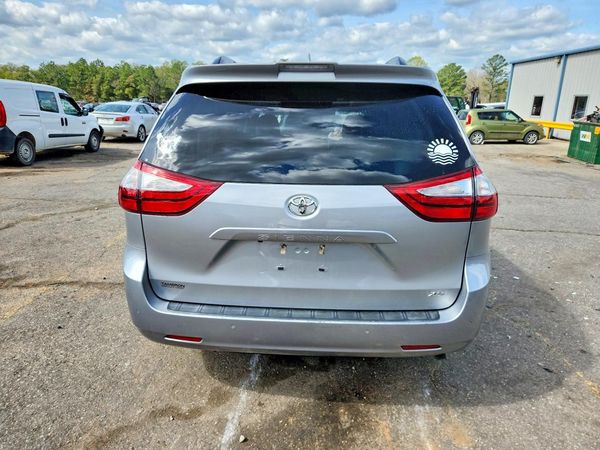 2018 TOYOTA SIENNA