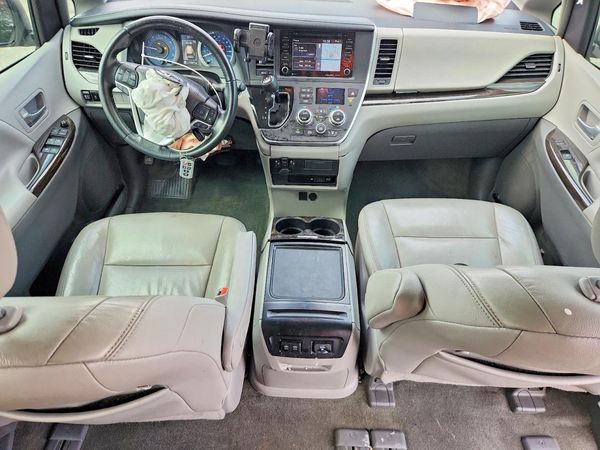 2018 TOYOTA SIENNA