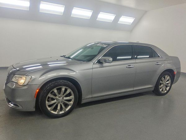 2018 CHRYSLER 300 300 Limited — Front 3/4