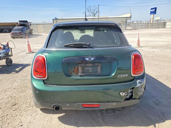 2018 MINI COOPER