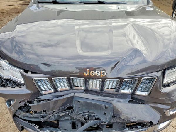 2015 JEEP GRAND CHEROKEE Summit — Engine bay