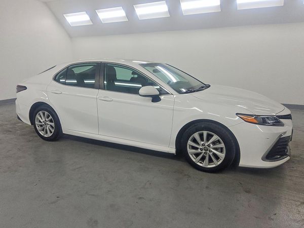 2022 TOYOTA CAMRY LE — Passenger 3/4