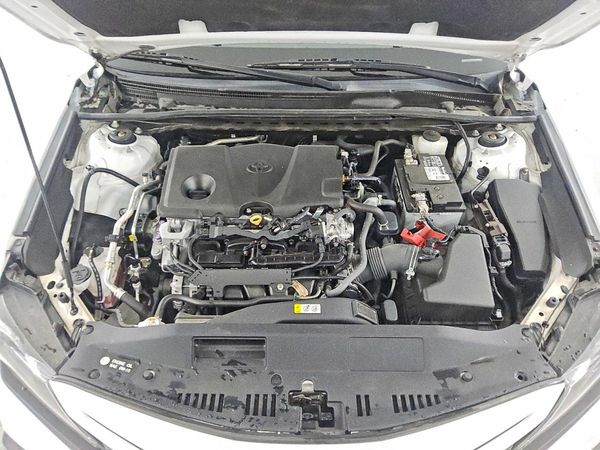 2022 TOYOTA CAMRY SE — Engine bay