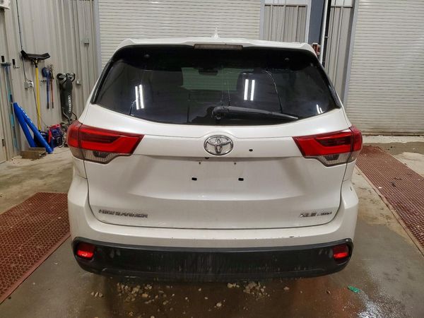 2017 TOYOTA HIGHLANDER SE/XLE