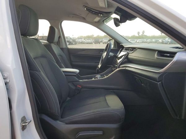 2023 JEEP GRAND CHEROKEE Laredo, Altitude