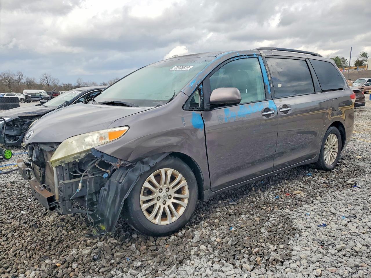 2014 TOYOTA SIENNA