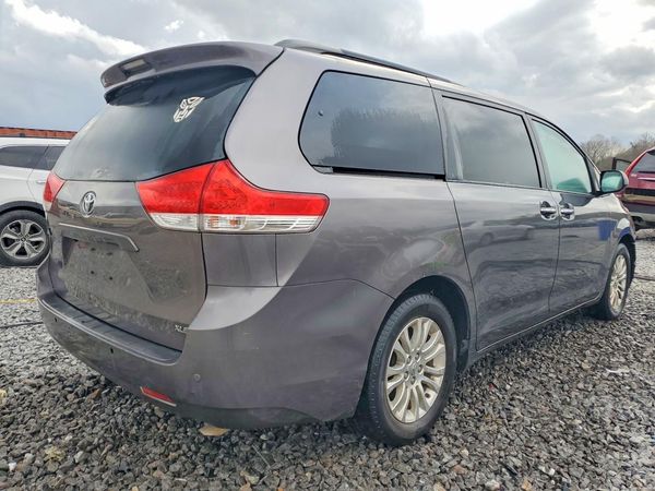2014 TOYOTA SIENNA