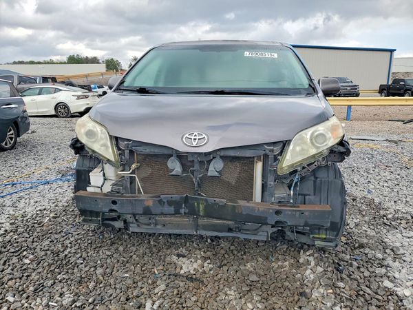 2014 TOYOTA SIENNA
