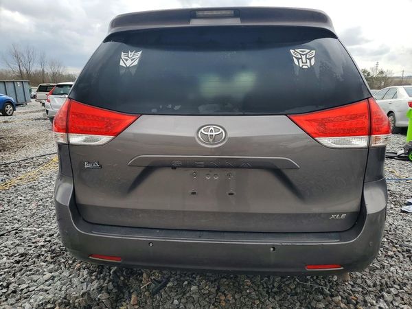 2014 TOYOTA SIENNA