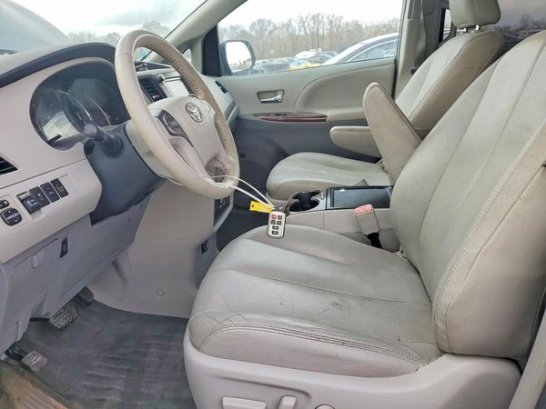 2014 TOYOTA SIENNA