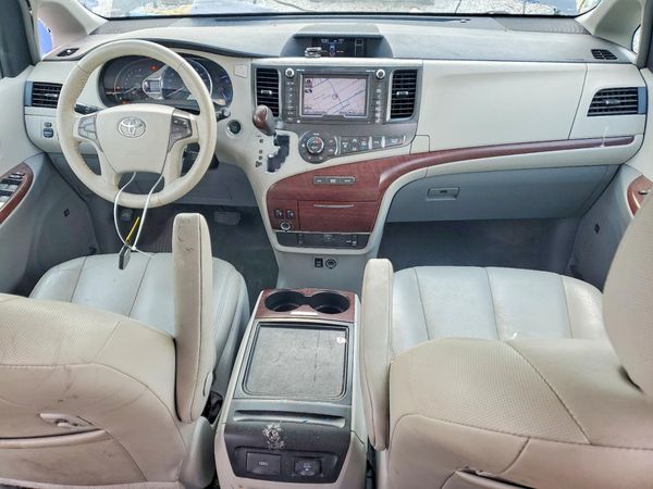 2014 TOYOTA SIENNA